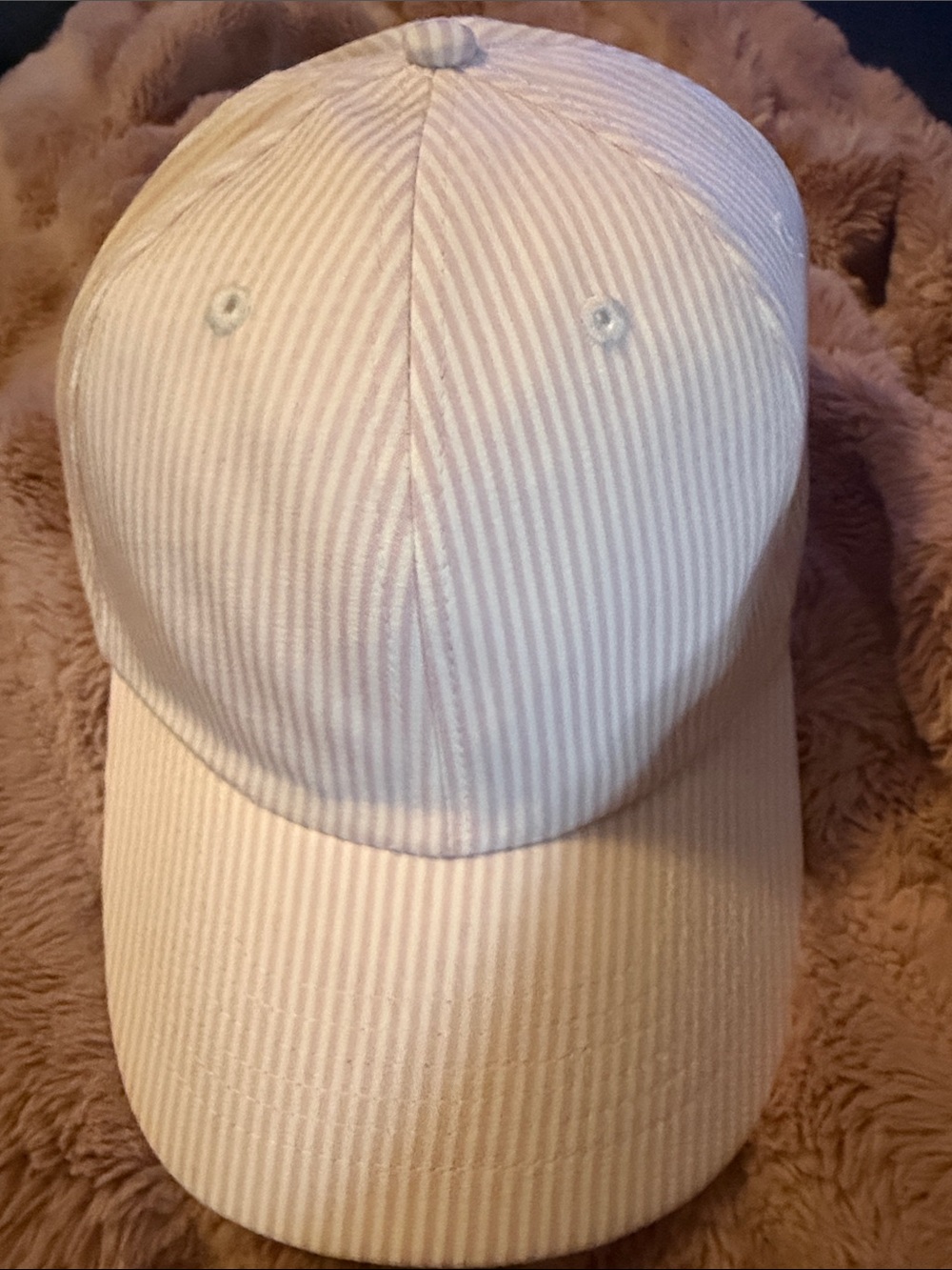 Cotton seersucker baseball cap, adjustable with strawberries under bill